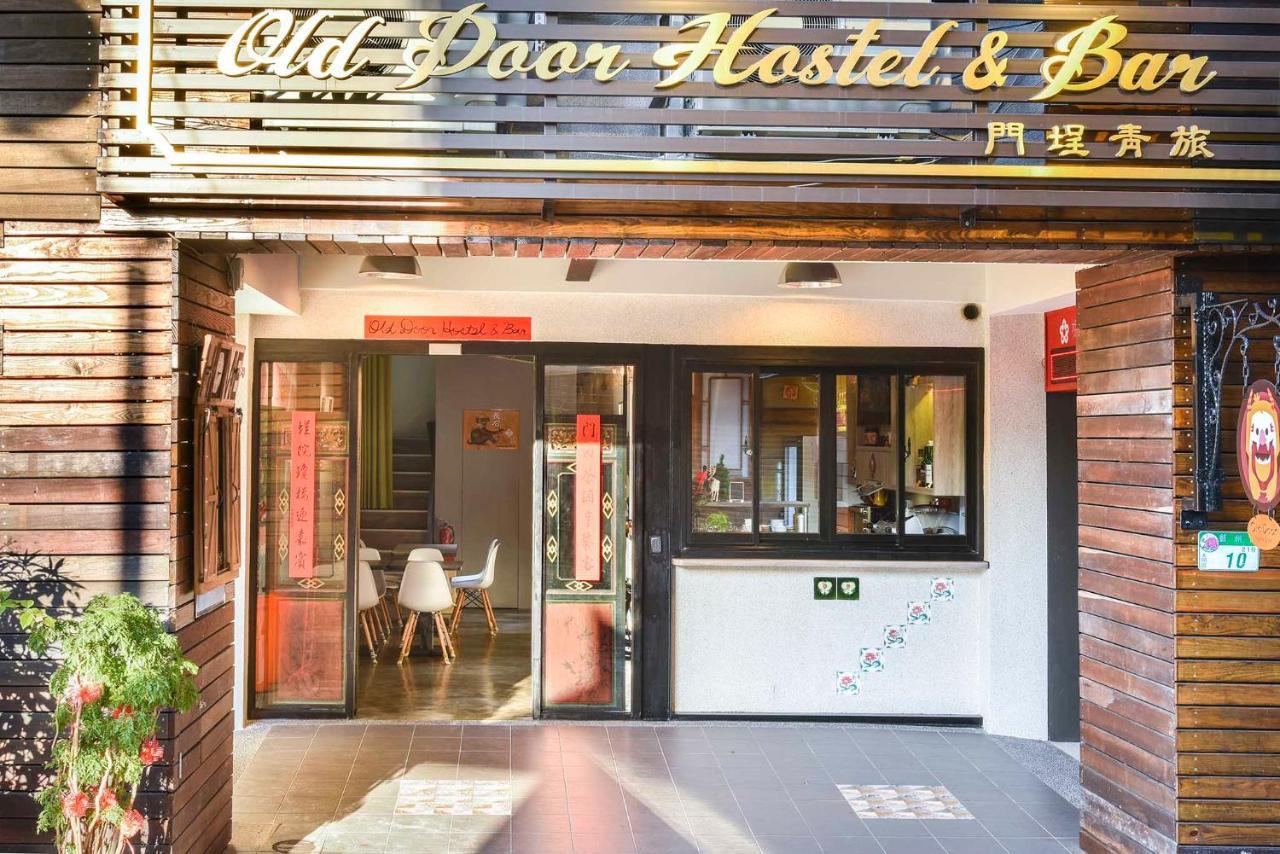 Old Door Hostel & Bar Тайбэй Экстерьер фото
